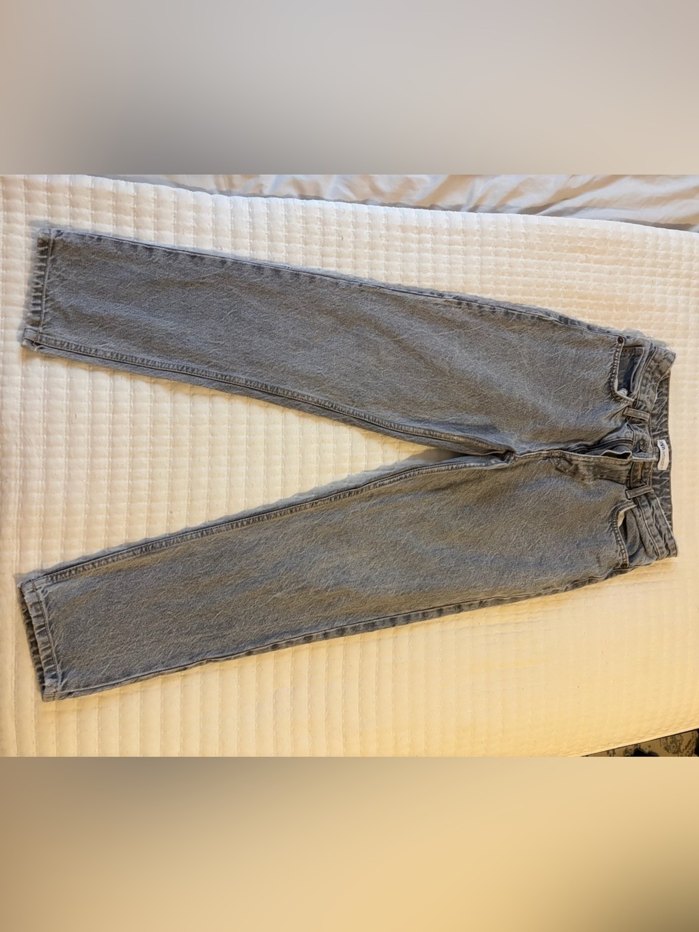 Zara Women’s Classic Straight-Leg Jeans in Faded Gray